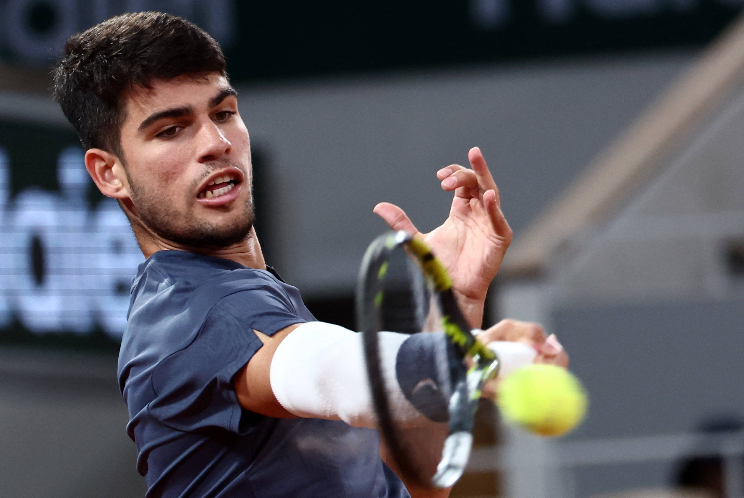 保持防守与 保持防守与