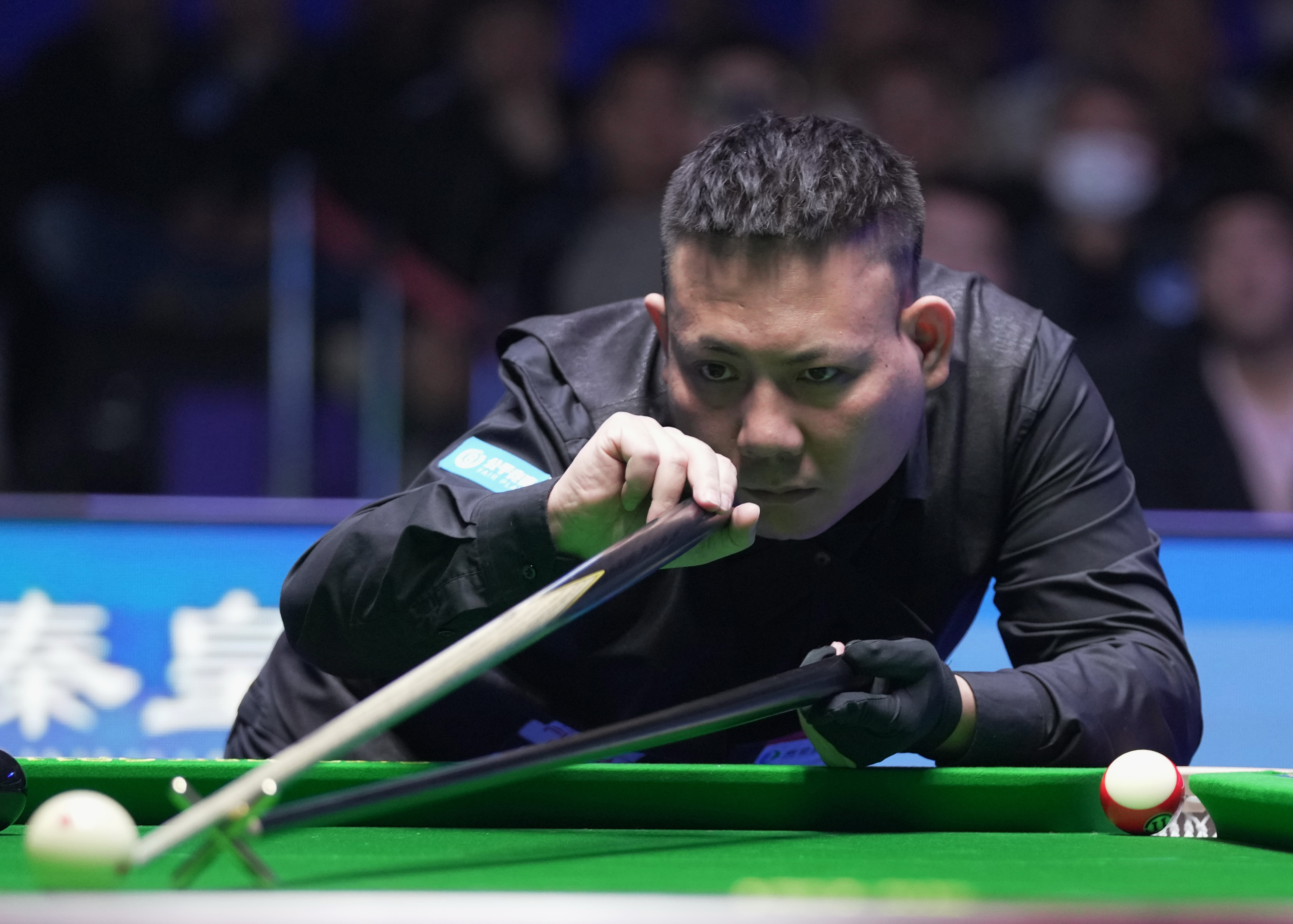 费巨大精力 费巨大精力